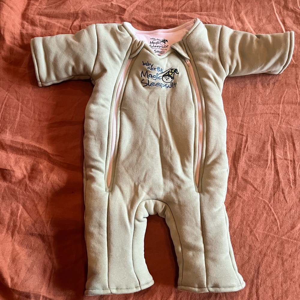 Merlin Magic Sleep Suit in Green size S 3-6M